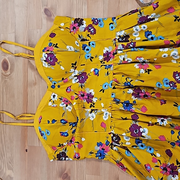 Band of Gypsies Dresses & Skirts - BOG COLLECTIVE EUC gold / mustard floral dress Size L